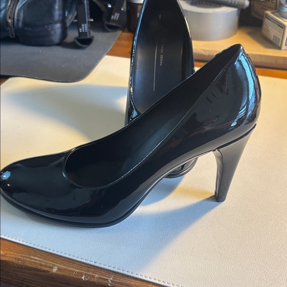Ecco Danish Design Shiny Black Heels - Picture 4 of 10